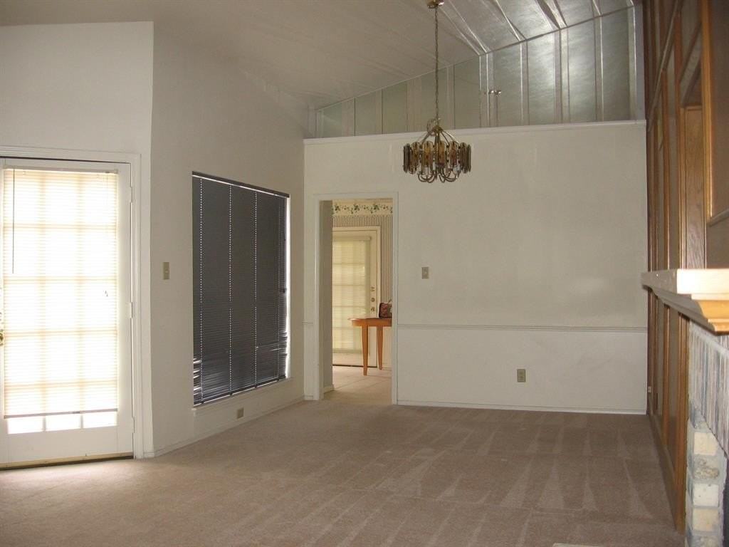 4424 Junction Dr - Photo 3 of 7