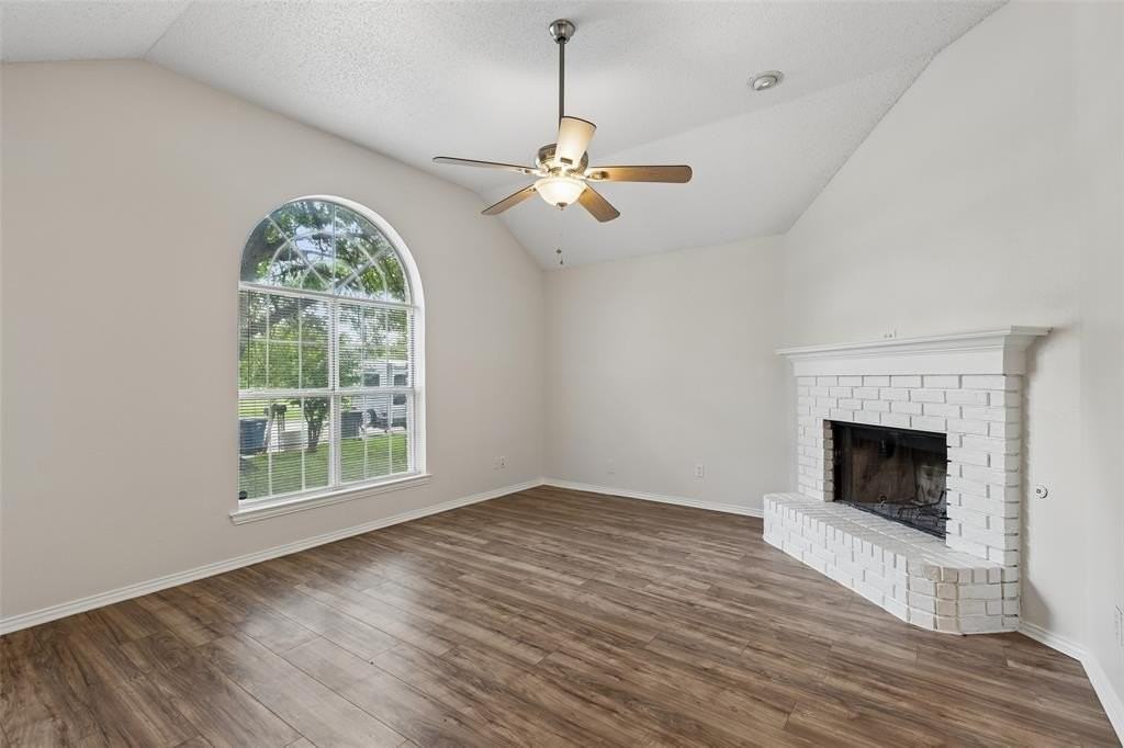 2345 Park Vista Dr - Photo 4 of 26