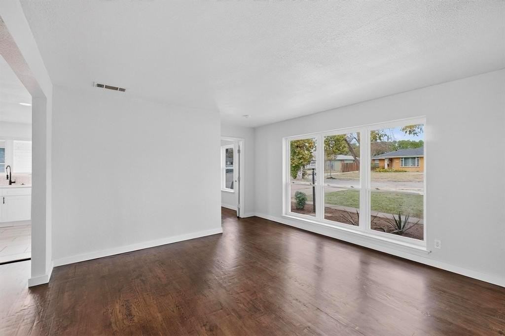 2812 San Medina Ave - Photo 4 of 25