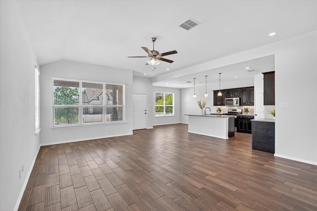 1403 Buckley St - Photo 3 of 23