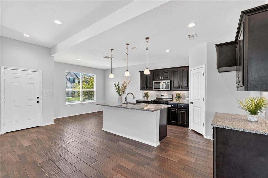1403 Buckley St - Photo 5 of 23