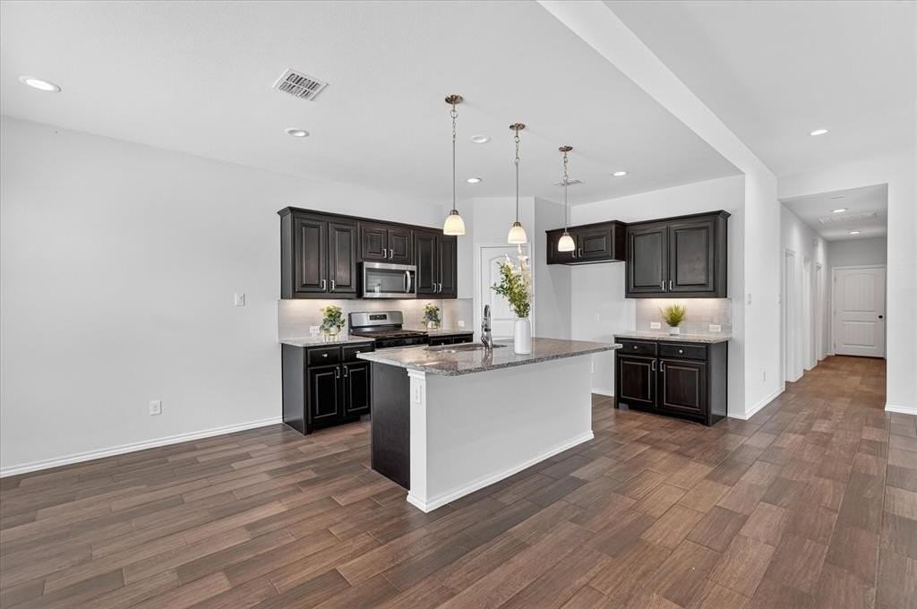 1403 Buckley St - Photo 6 of 23