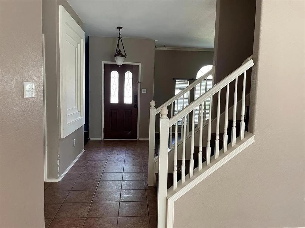 1233 Mcmahan Dr - Photo 2 of 23