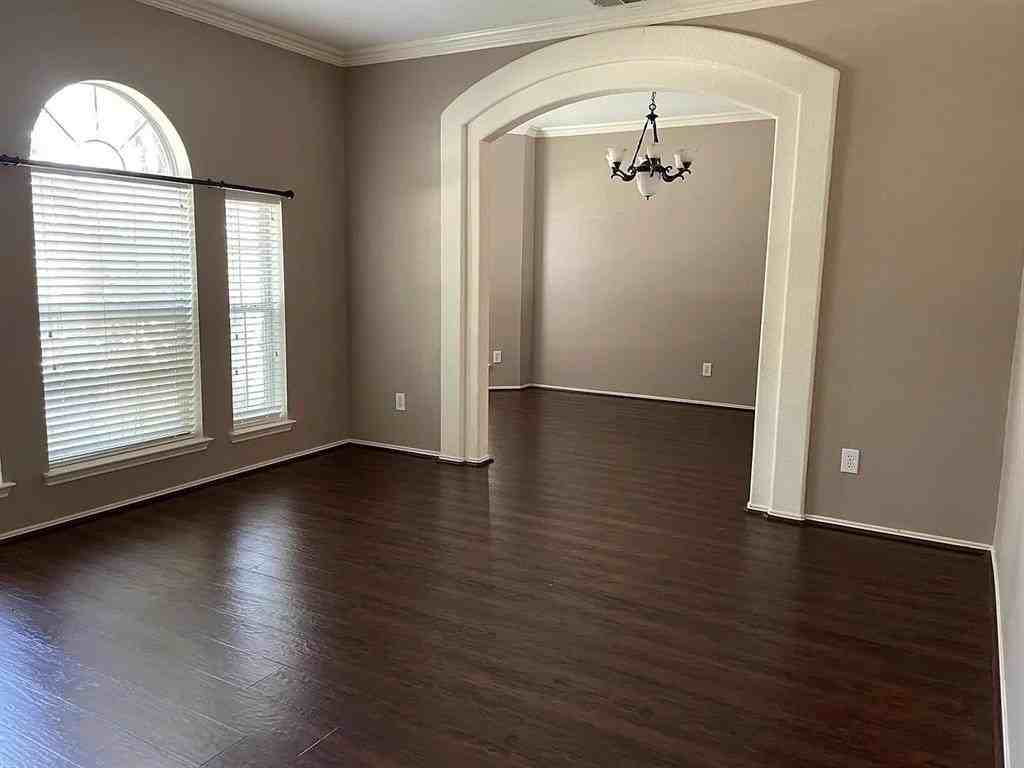 1233 Mcmahan Dr - Photo 3 of 23
