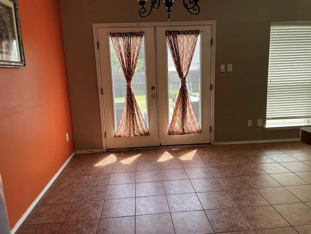 1233 Mcmahan Dr - Photo 5 of 23