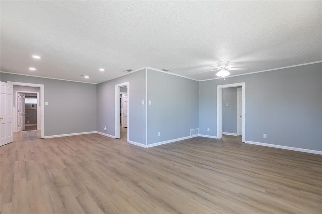 473 College Dr - Photo 3 of 40