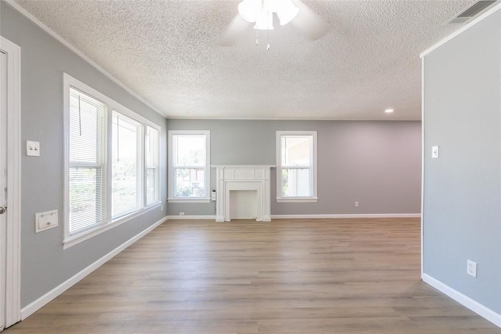 473 College Dr - Photo 4 of 40