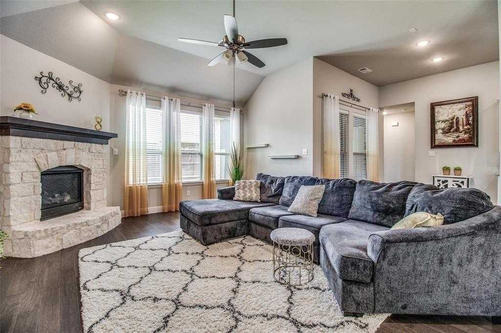 3521 Washington Dr - Photo 3 of 21