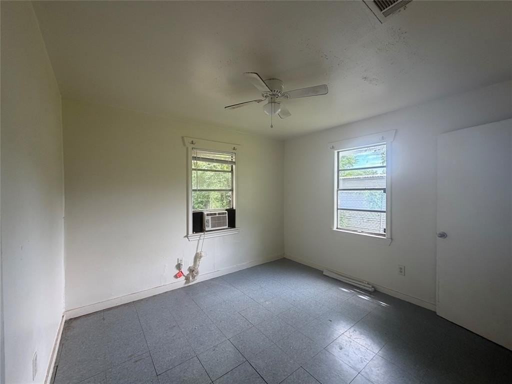 2317 Freewater St - Photo 5 of 8