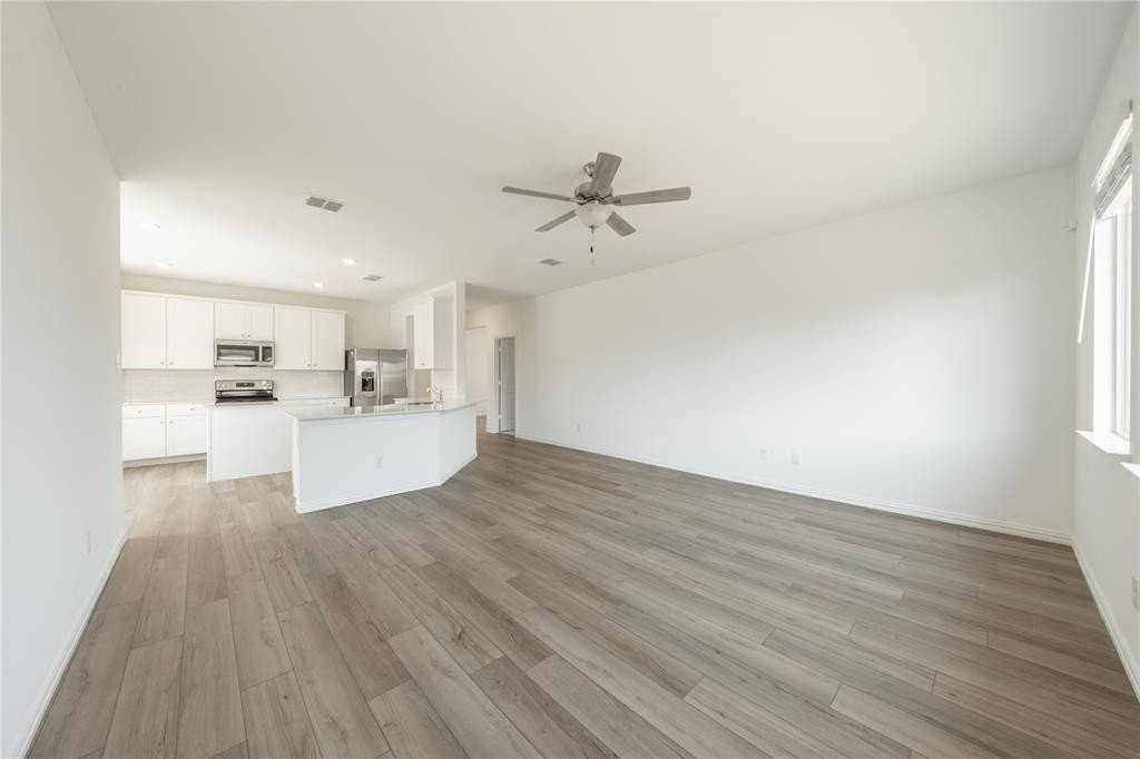 340 Wentworth Dr - Photo 3 of 26