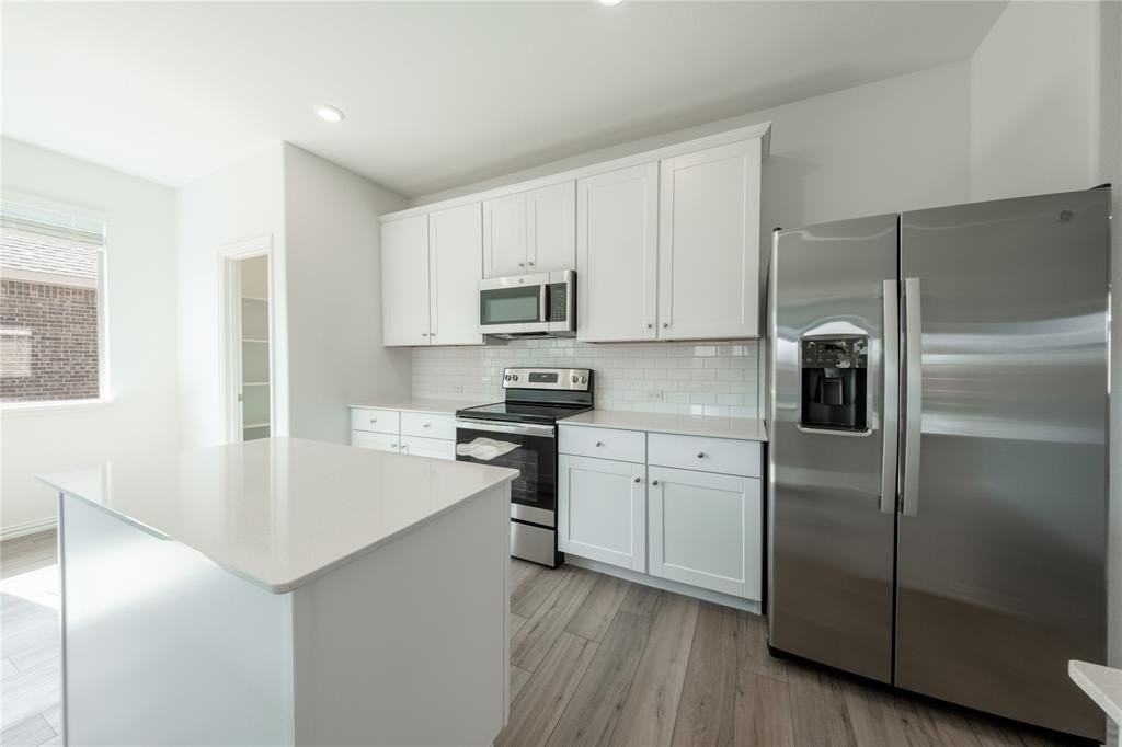 340 Wentworth Dr - Photo 4 of 26