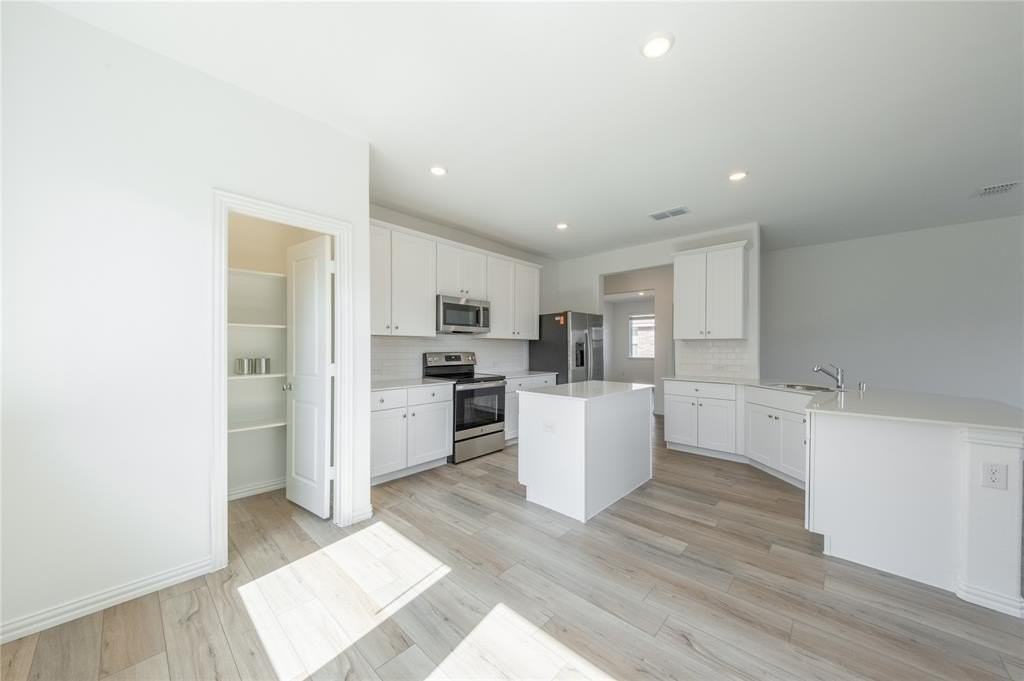 340 Wentworth Dr - Photo 7 of 26