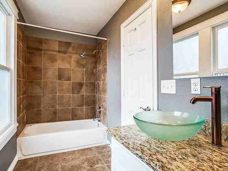 407 S Windomere Ave #B - Photo 6 of 9