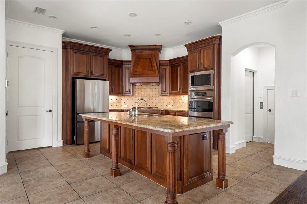 11292 Berkeley Hall Ln - Photo 7 of 33