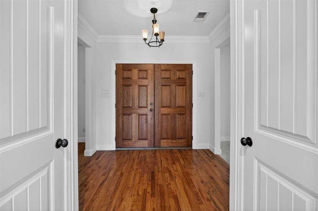 4405 Wolf Ct - Photo 6 of 35