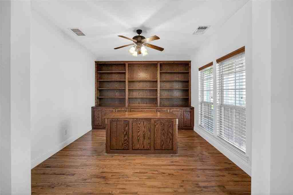 4405 Wolf Ct - Photo 7 of 35