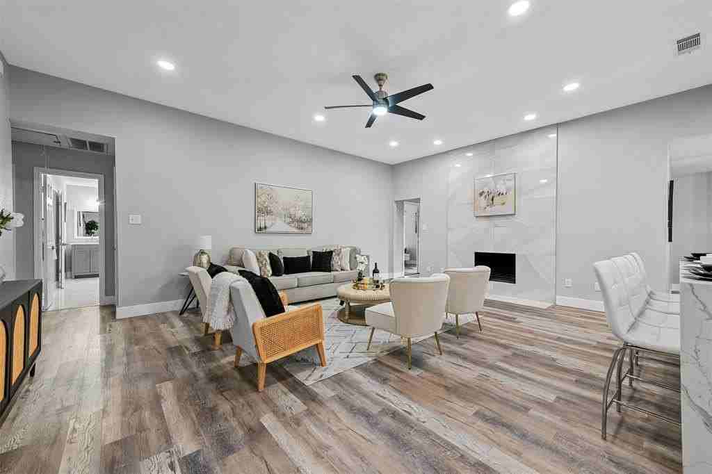303 Riva Rdg - Photo 2 of 35