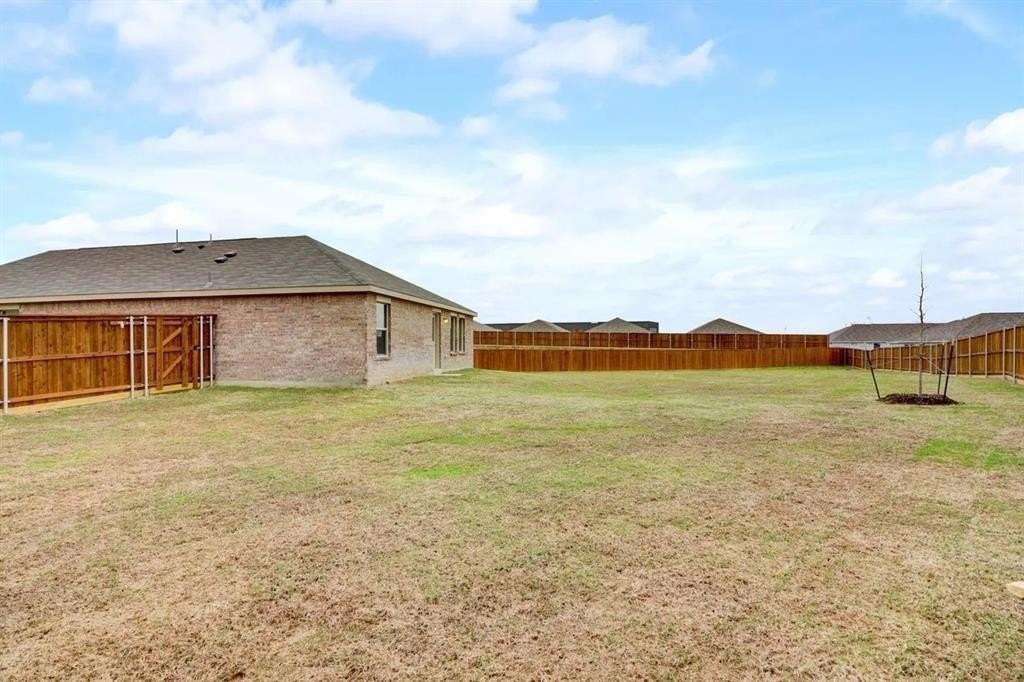 2836 Ozark Cir - Photo 2 of 14