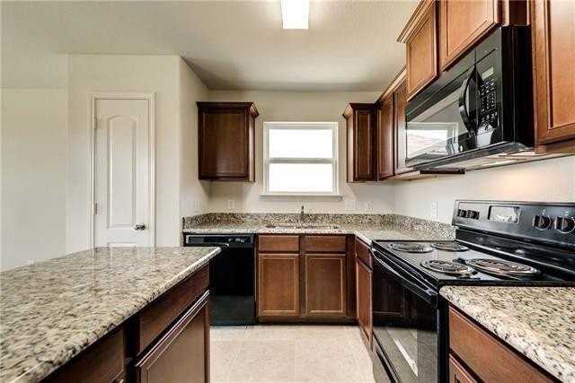 105 Aaron St - Photo 3 of 17