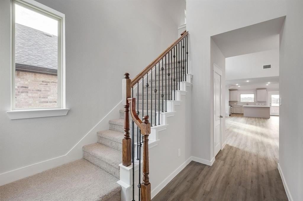 2907 Doggett Dr - Photo 2 of 27