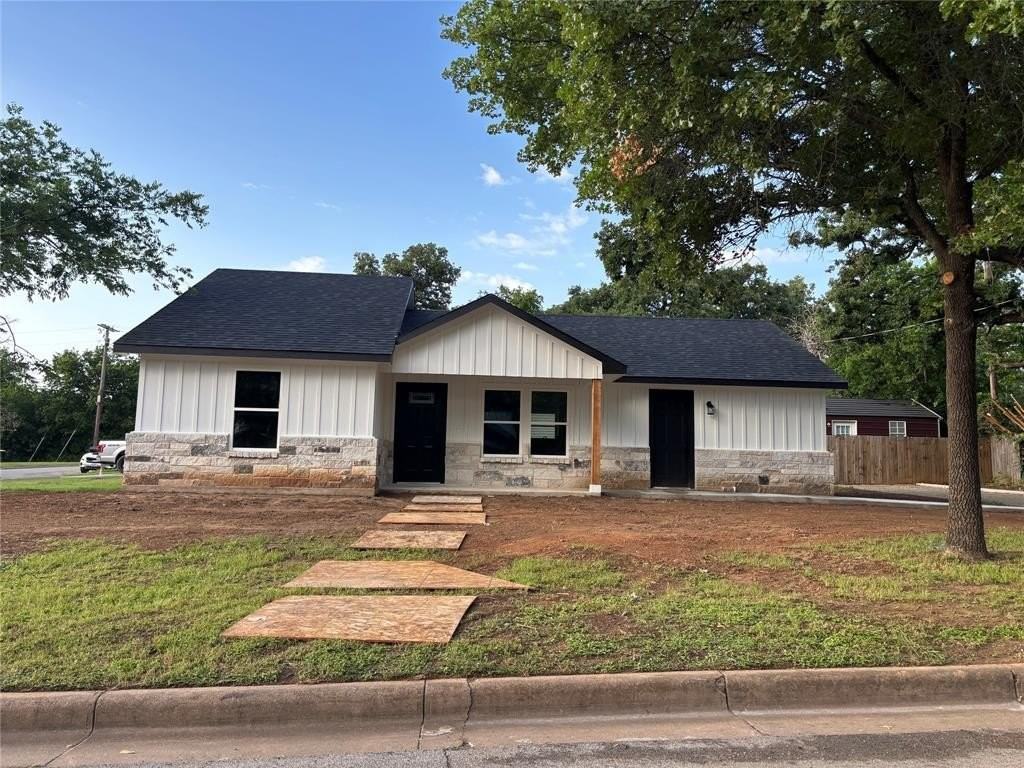 301 Nw 23rd St - Photo 2 of 13