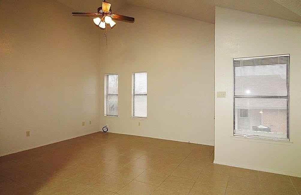 1110 Curtis Dr - Photo 4 of 13