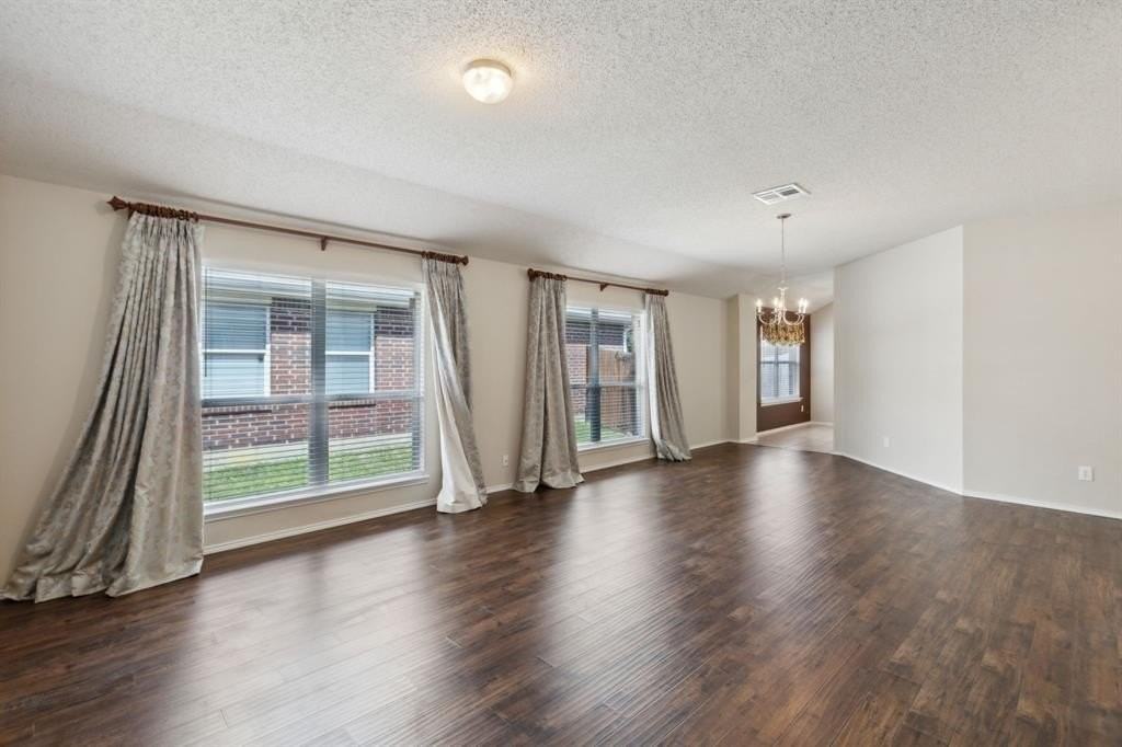 9916 Nixon Dr - Photo 4 of 25