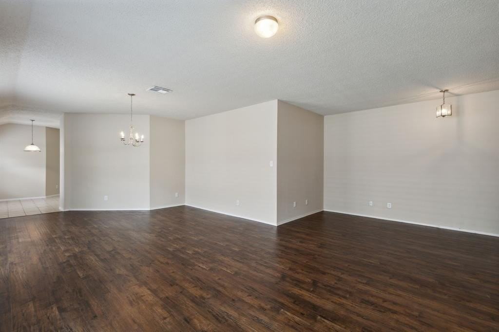 9916 Nixon Dr - Photo 5 of 25