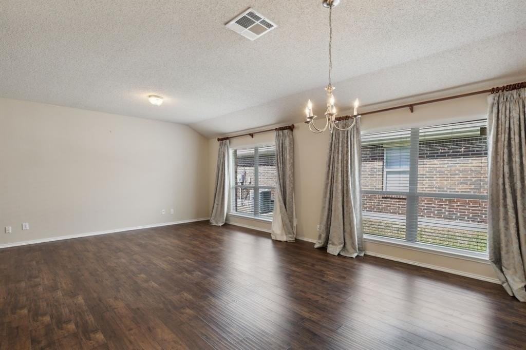 9916 Nixon Dr - Photo 6 of 25