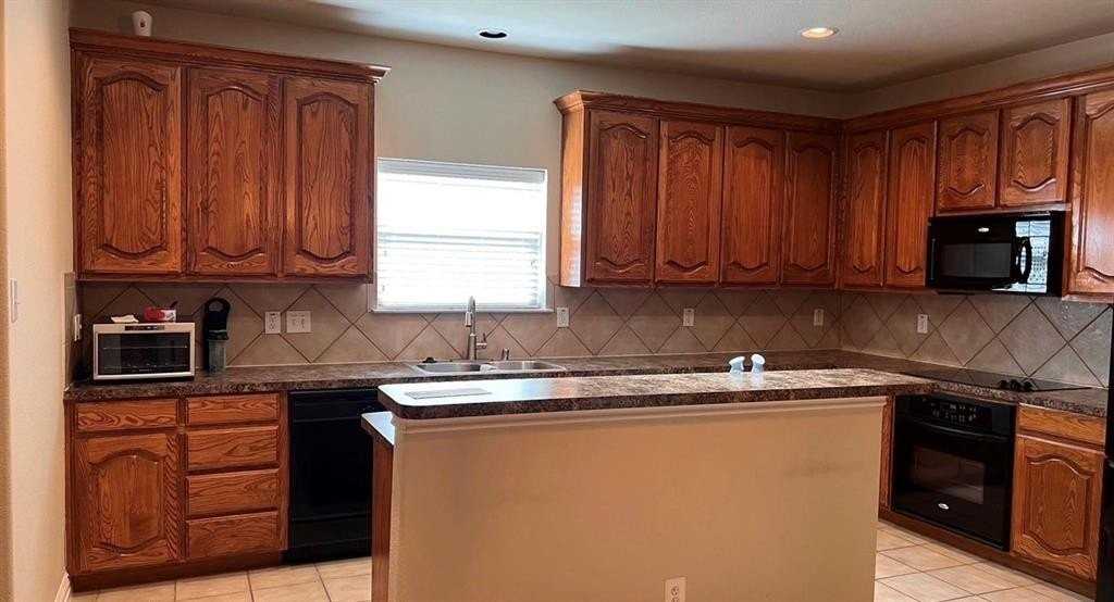 1416 Snowberry Dr - Photo 4 of 13