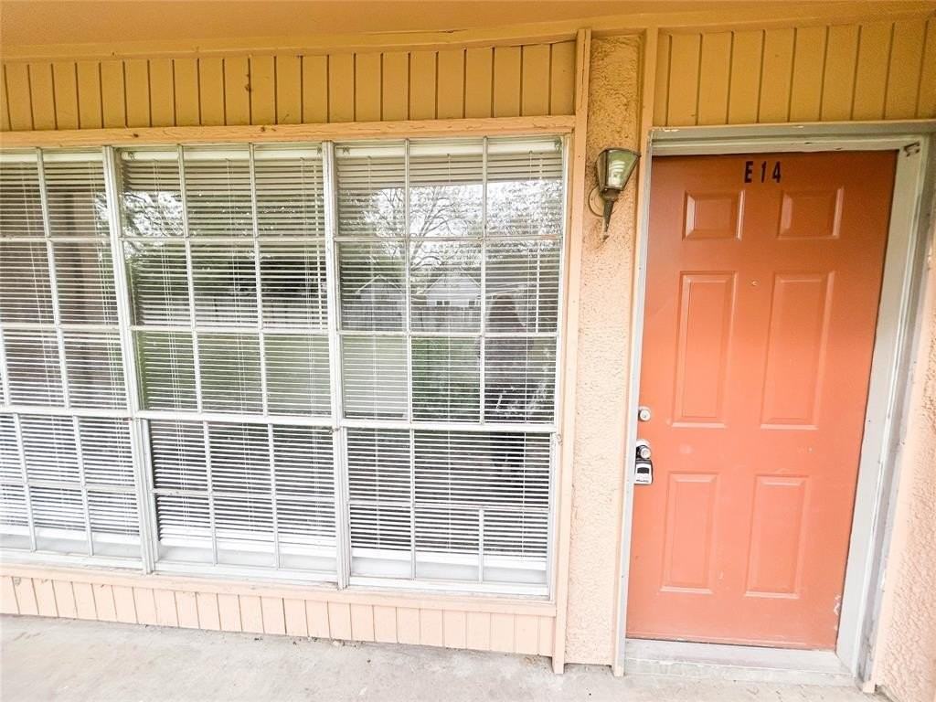 800 N Clay St #E14 - Photo 2 of 11
