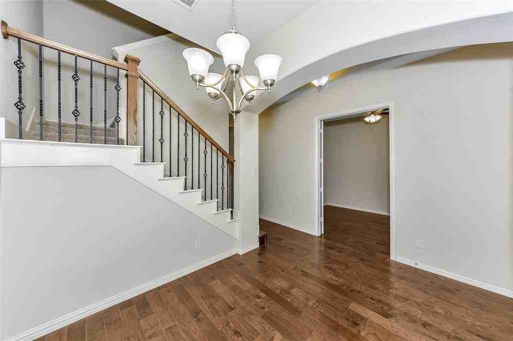 679 Emily Ln - Photo 7 of 38