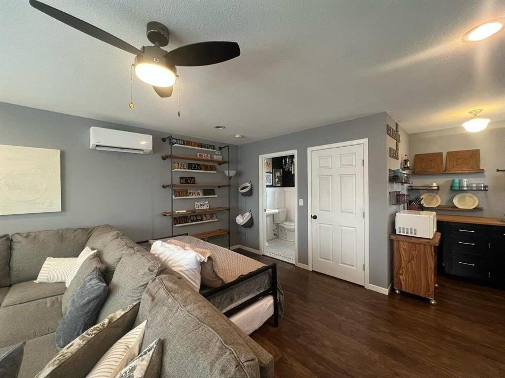 1217 N Austin St - Photo 5 of 10
