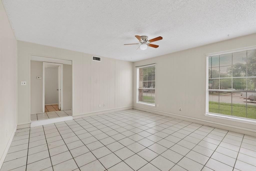 703 E Shady Grove Rd - Photo 4 of 40