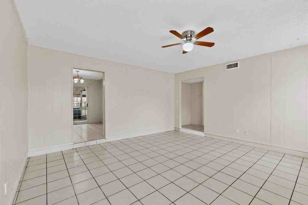 703 E Shady Grove Rd - Photo 7 of 40