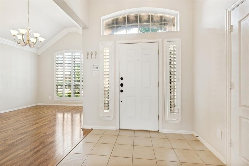 1052 E Seminole Trl - Photo 2 of 36