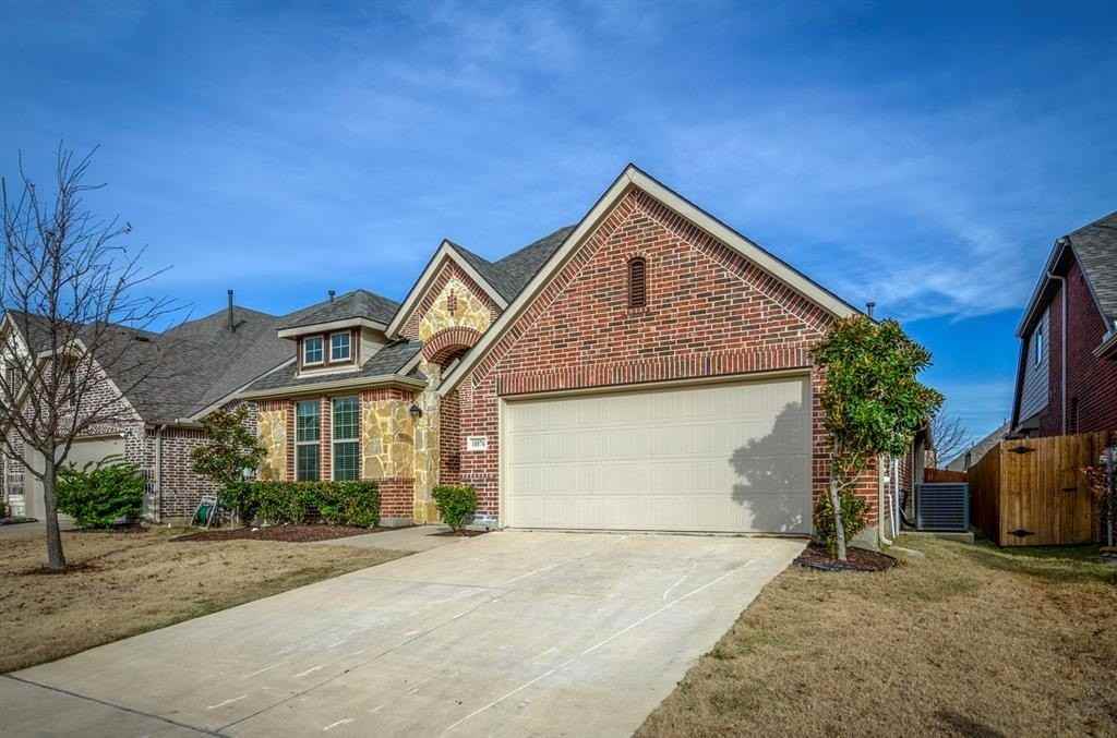 10876 Leesa Dr - Photo 3 of 24