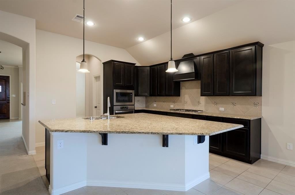 10876 Leesa Dr - Photo 6 of 24