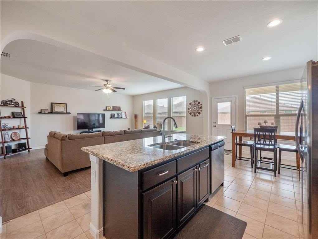 1104 Genola Dr - Photo 5 of 23