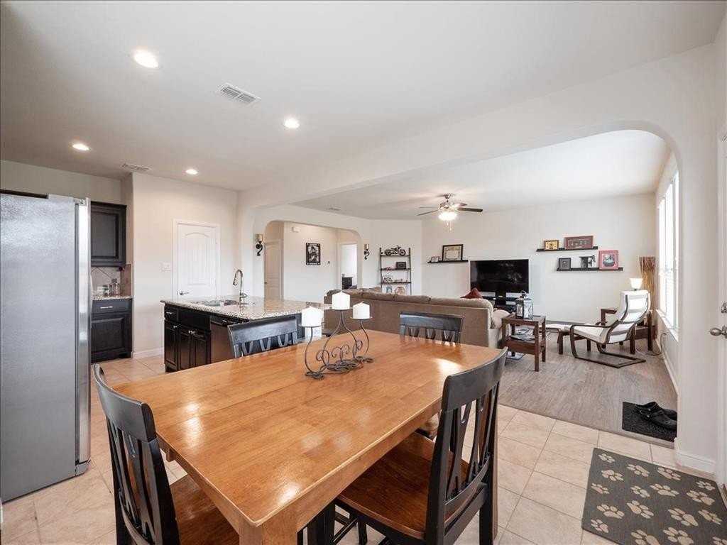1104 Genola Dr - Photo 7 of 23
