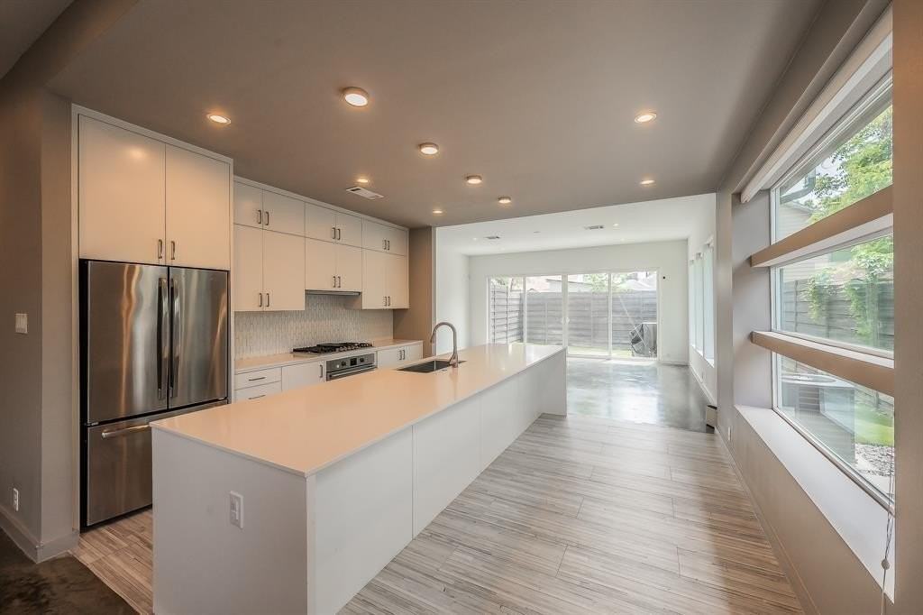 4602 Weldon St - Photo 3 of 31