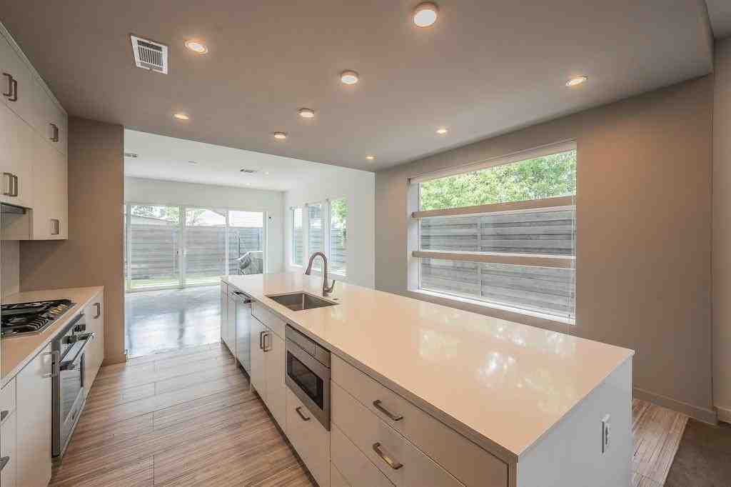 4602 Weldon St - Photo 4 of 31