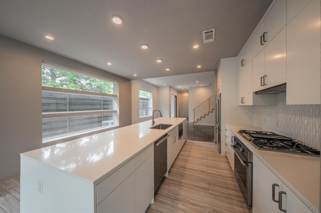 4602 Weldon St - Photo 5 of 31