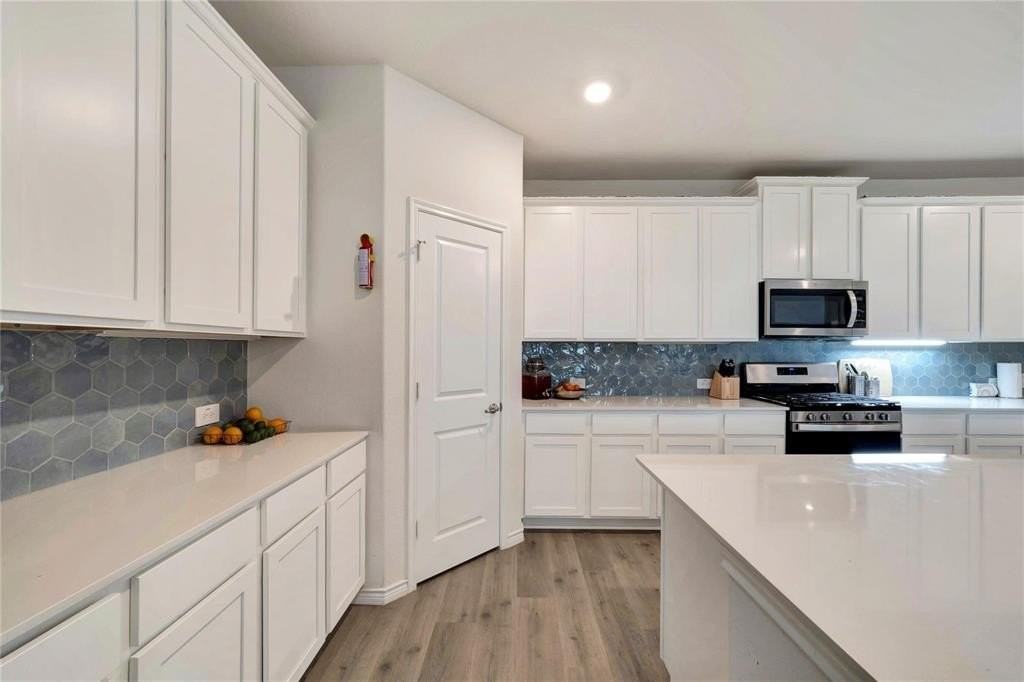 10332 Fall Brook Dr - Photo 3 of 24