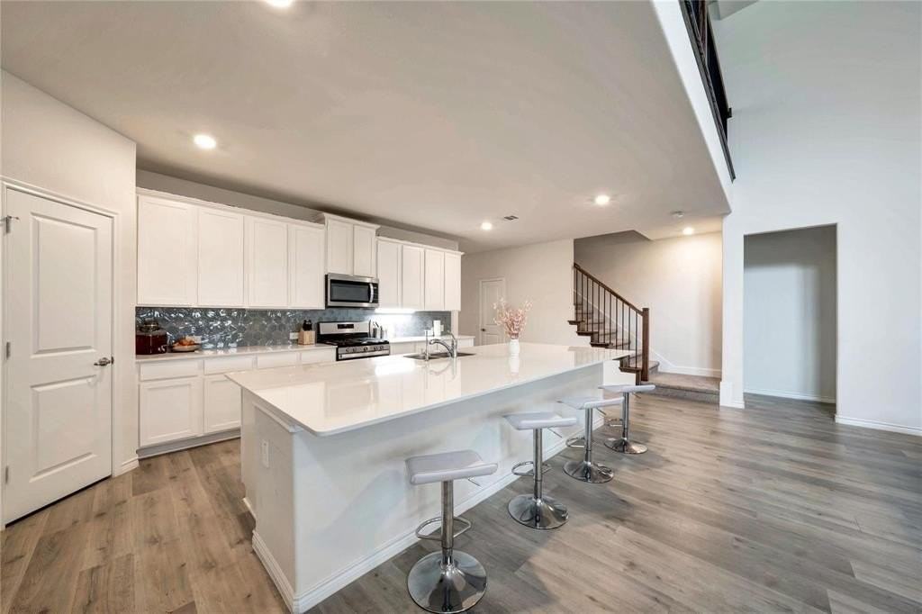 10332 Fall Brook Dr - Photo 5 of 24