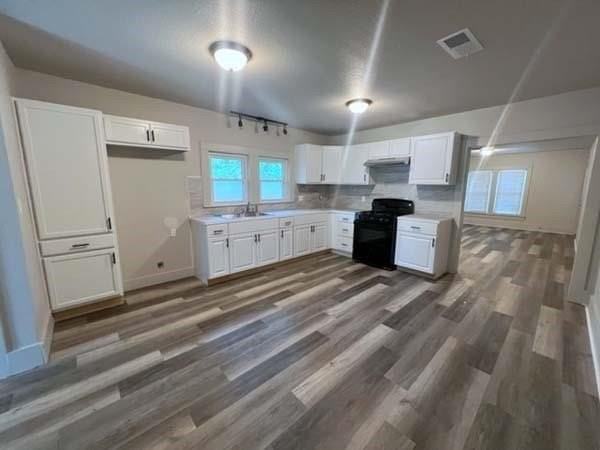 806 N Gaines St - Photo 2 of 15