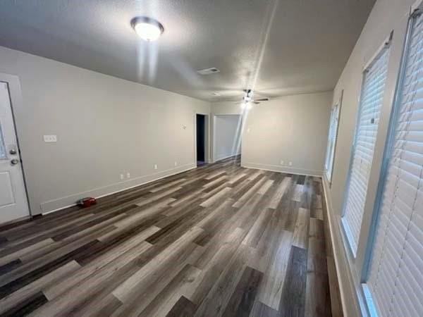 806 N Gaines St - Photo 3 of 15