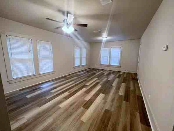 806 N Gaines St - Photo 4 of 15