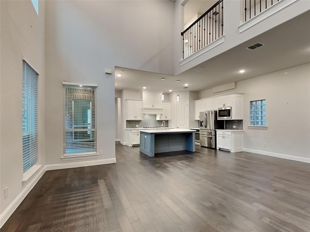 6830 Colonnade Dr - Photo 3 of 15