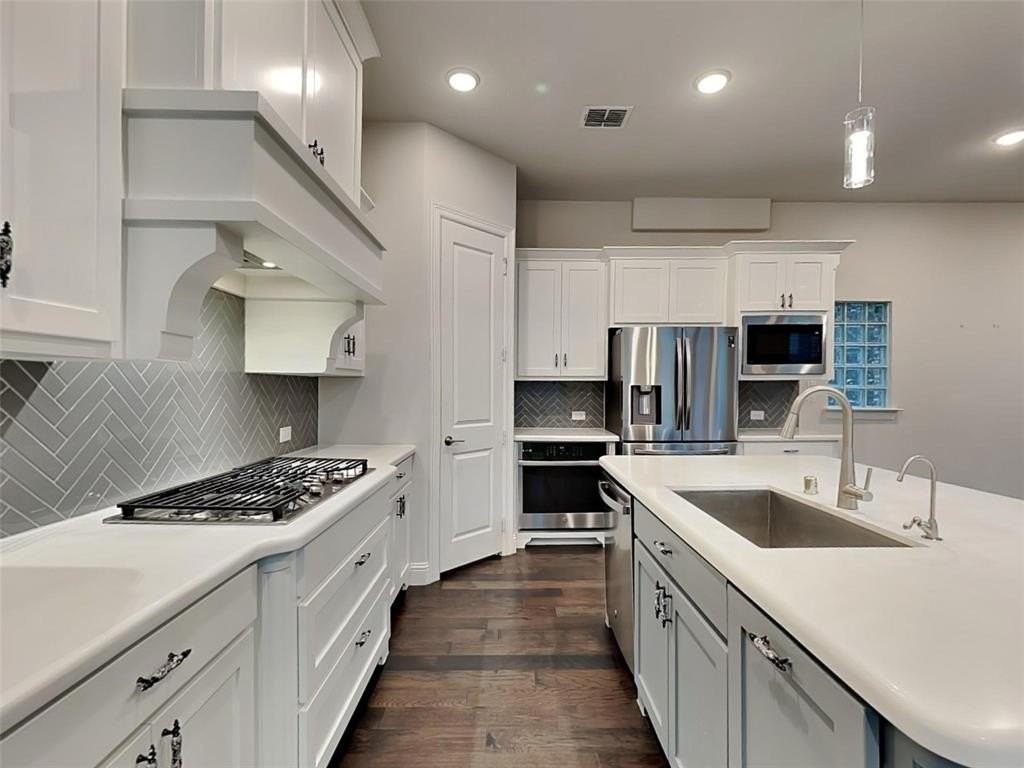 6830 Colonnade Dr - Photo 4 of 15